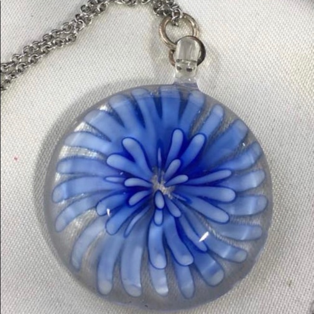 Mirano Glass Flower Pendant Necklace LAST CALL - Picture 2 of 2